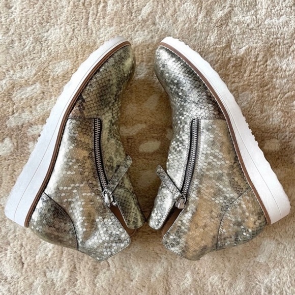Silent D OHMY Modern Platform Wedge Bootie Sneaker Antique Gold Honeycomb Sz 41 - Picture 7 of 13